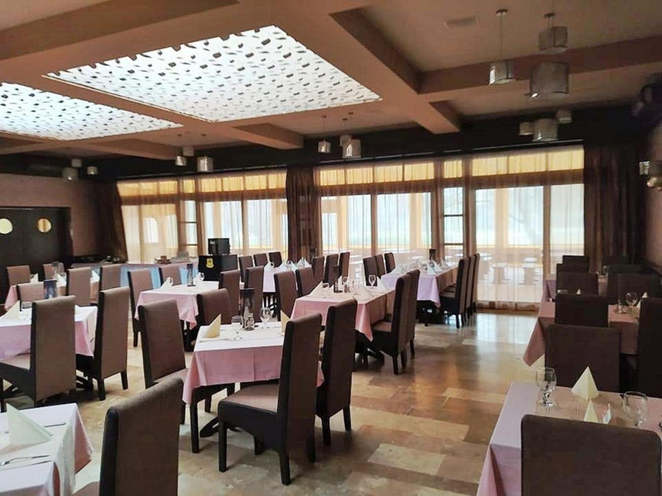 Park Hotel Gyula Buitenkant foto
