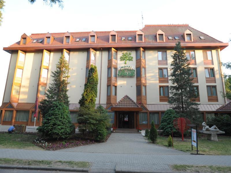 Park Hotel Gyula Buitenkant foto