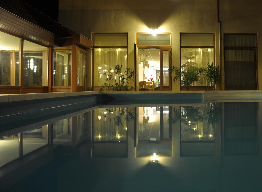 Park Hotel Gyula Buitenkant foto